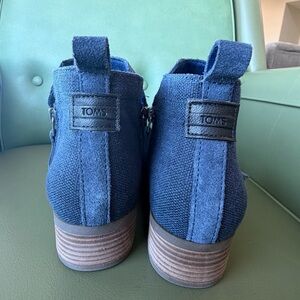 TOMS Navy Suede Ankle Boots Womens Size 7 Side Zip Low Heel Booties Casual